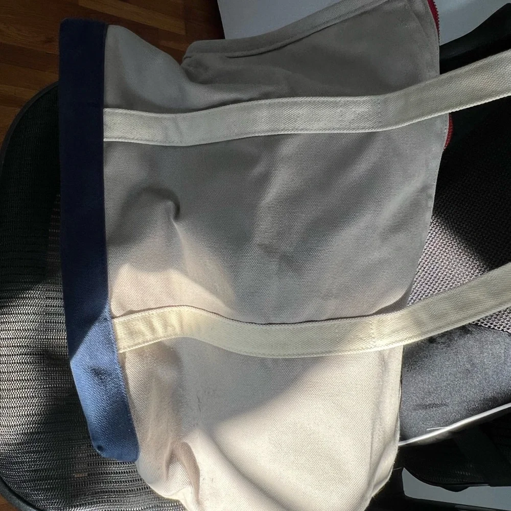 love and beast navy and gray dog carrier. ❍ Large 17